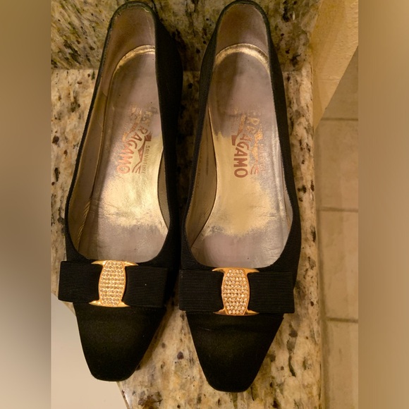 Salvatore Ferragamo with Gold Bow - Picture 1 of 3